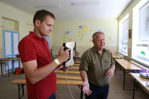 Skenování postavy – skenuje Patrik Kusý skenerem Einscan