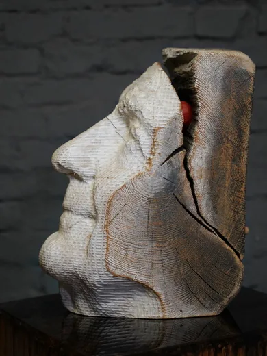 Jiří Vyvial – dub, beton, 2022