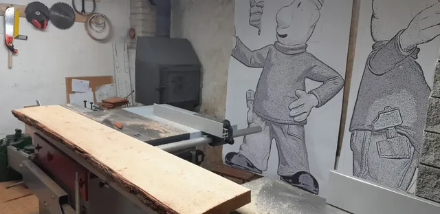 Dílna s předlohami na stěně