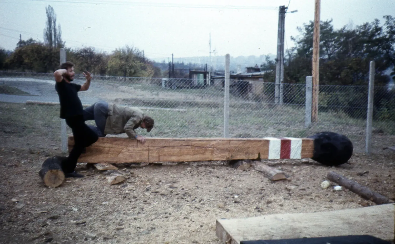 Socha Sirka Miroslava Vochty na břehu Brněnské přehrady, 1983