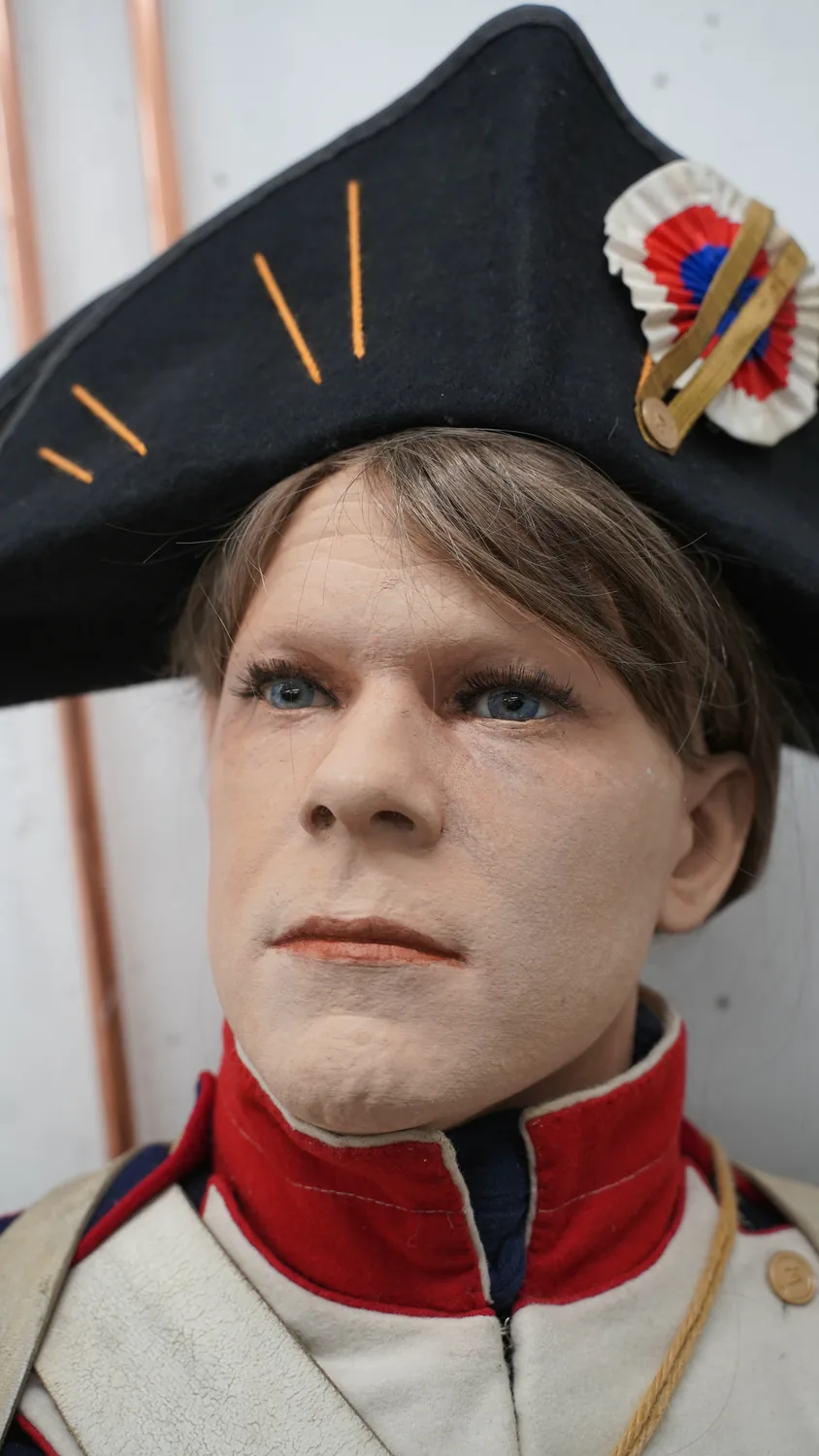 Hlava figuríny důstojníka, detail modelace