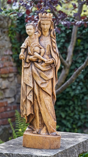 MADONNA S DÍTĚTEM, lípa