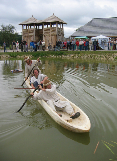 MONOXYL V ARCHEOSKANZENU V MODRÉ