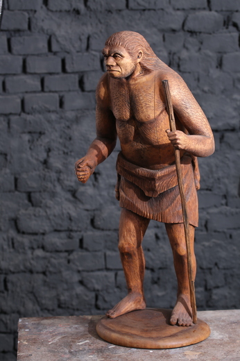 Neandrtálec s povrchovou úpravou