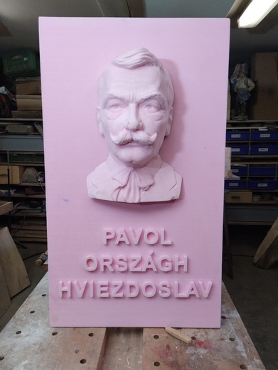 Frézování tabule na fasádu domu