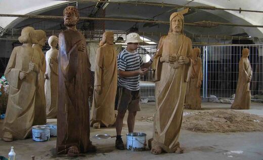 PRÁCE NA TŘINÁCTI POSTAVÁCH PRO DUCHOVNÍ PARK V KUNOVICÍCH