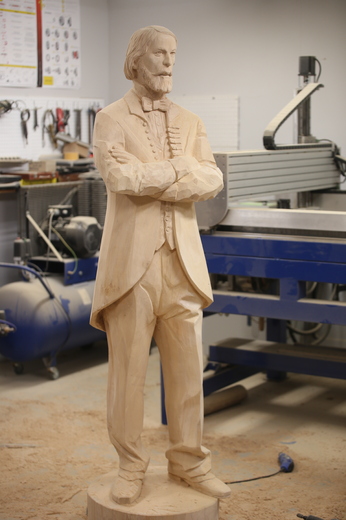 Socha j.M. Hurbana pre obec Hlboké (3).JPG